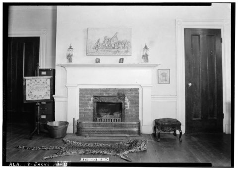 FIREPLACE AND MANTEL IN DR. DAUGETTE'S OFFICE ROOM - N.E. ROOM - Dr. E. W. Daugette House, 601 North Pelham Road, HABS …