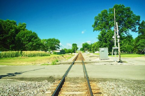Bellmont-RR-tracks-il