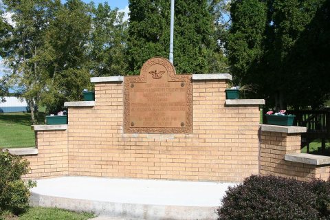 Davis, IL War Memorial 01