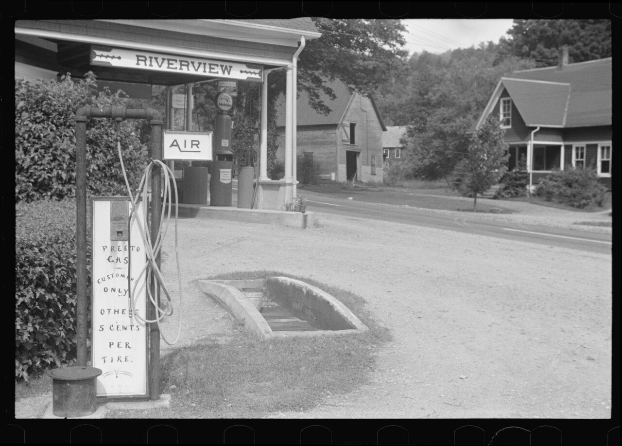 Service station, near Bridgewater, Vermont, riverview, by Edwin Locke, United States Resettlement Administration, Sept.…