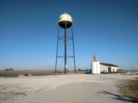Gifford, IL water tower side