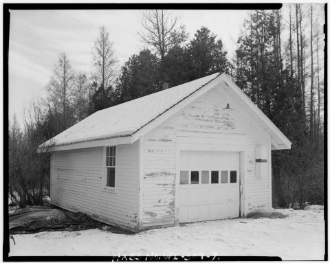 VIEW TO SOUTH, NORTHWEST FRONT AND NORTHEAST SIDE OF GARAGE - Laona Ranger Dwelling and Garage, Highway 8, Nicolet Nati…
