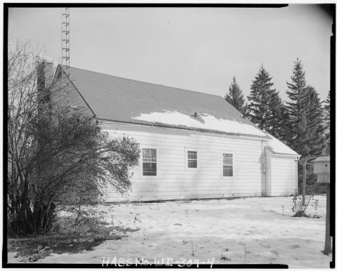 VIEW TO NORTHEAST, SOUTHWEST REAR OF RANGER DWELLING - Laona Ranger Dwelling and Garage, Highway 8, Nicolet National Fo…