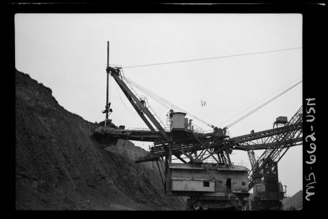 The United Electric Coal Co's. Cuba Mine, Cuba, Fulton County, Illinois. Largest dirt moving machine in USA used for st…