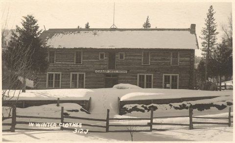 Hammond's Studio 312J - In Winter Clothes