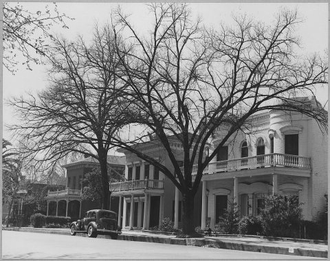 D Street, Marysville, Yuba County, California. Old-style California homes of whit