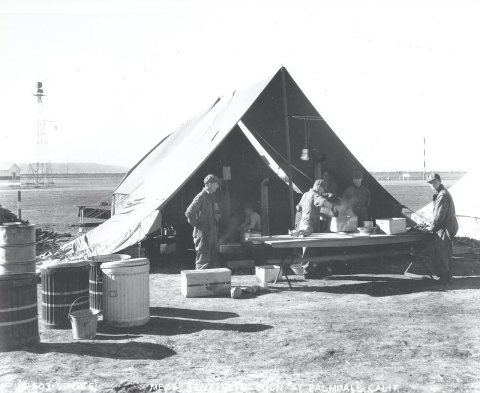 Tent cities built in te Muroc Gunnery and Bombing Range