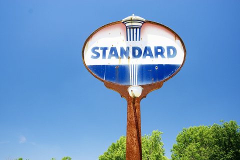 Valier-Standard-sign-il
