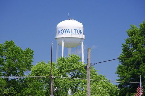 Royalton-water-tower-il
