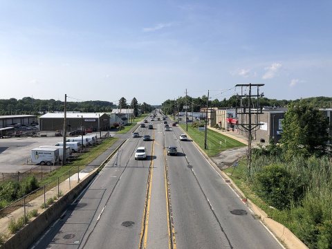 2022-07-19 16 56 52 View north along Delaware State Route 72 (South Chapel Street) from the overpass for Interstate 95 …