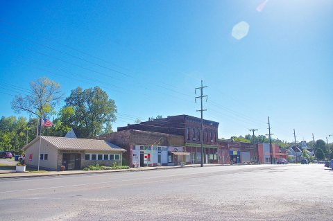 Dongola-Front-St-il
