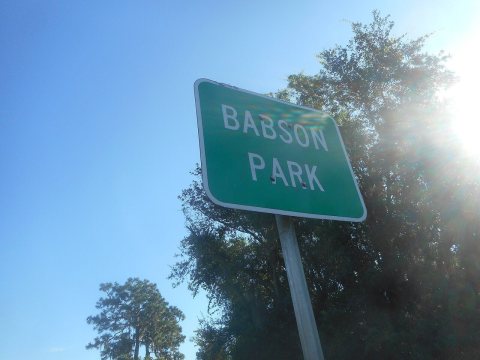 NB FL 17 Enters Babson Park (Close-Up)