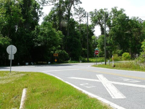 SB Leon CR1541 at CR1540