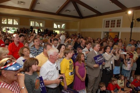 An enrapt crowd listens to Fred