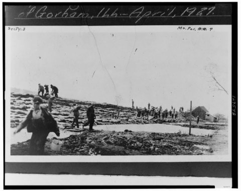 Repairing Brunkhorst levee west of Gorham, Ill