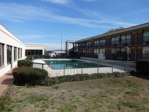 Express Inn & Suites Hotel Pool, Griffin