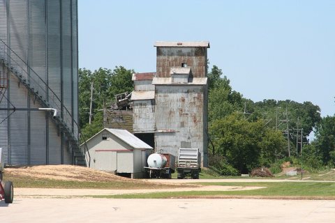 Baileyville, IL Old Grain Elevator