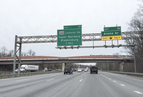 2016-01-22 09 22 00 View north along the outer loop of the Capital Beltway (Interstate 95 and Interstate 495) just sout…