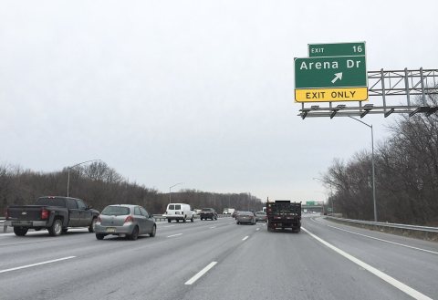 2016-01-22 09 22 33 View north along the outer loop of the Capital Beltway (Interstate 95 and Interstate 495) at Exit 1…