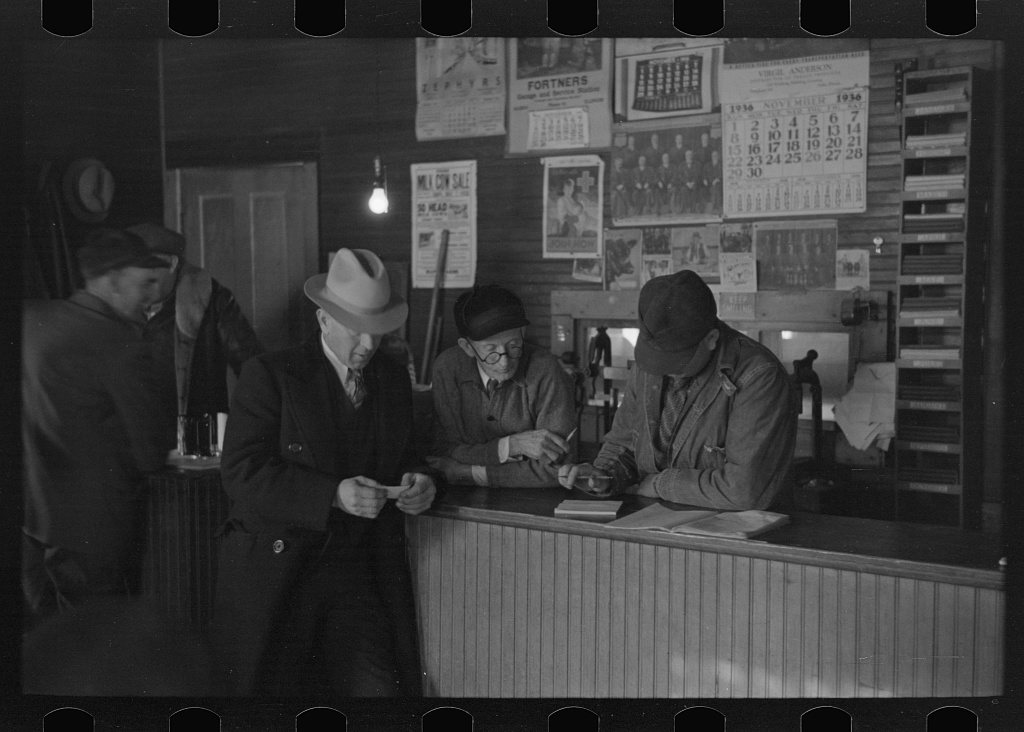 The weighmaster, his assistant and customers, weighing-in room