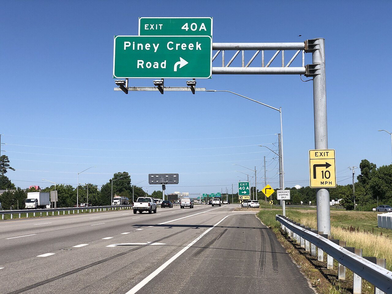 2022-06-29 10 03 46 View west along U.S. Route 50 and south along U.S. Route 301 (Blue Star Memorial Highway) at Exit 4…