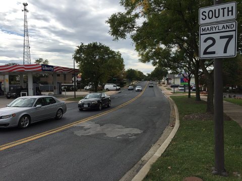 2016-10-13 13 11 37 View south along Maryland State Route 27 (Ridge Road) at Locust Drive in
