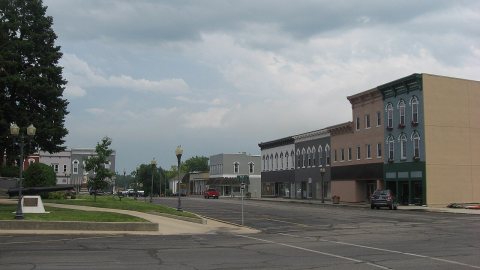 Southern side of courthouse square in