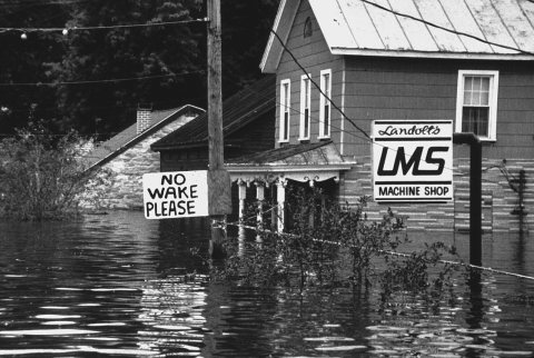 FEMA - 1448 - Photograph by Liz Roll taken on 07-01-1993 in Illinois