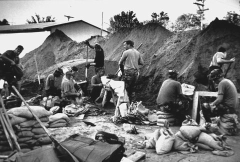 FEMA - 1455 - Photograph by Liz Roll taken on 07-01-1993 in Illinois