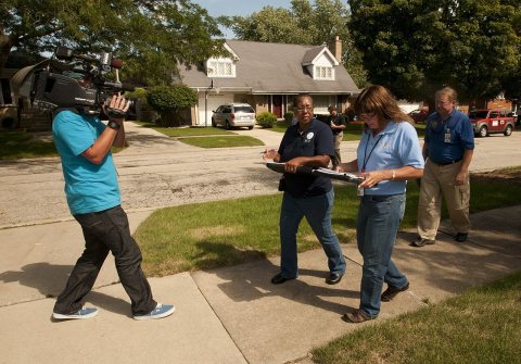FEMA - 44958 - FEMA being video taped by the press while working
