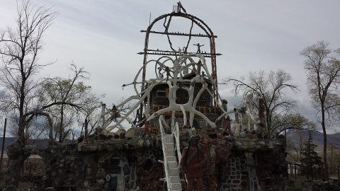 Building at Thunder Mountain Park 03