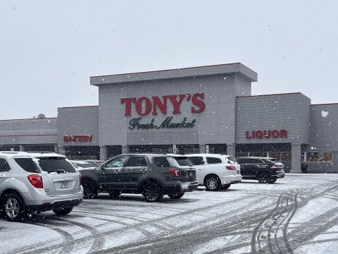 Tony's Fresh Market Location In Burbank, IL During a Snowfall