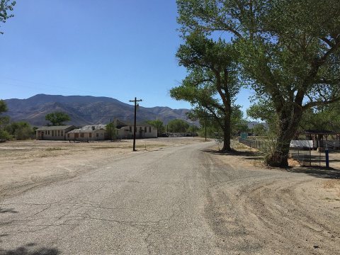 2015-04-29 15 41 54 Side road in