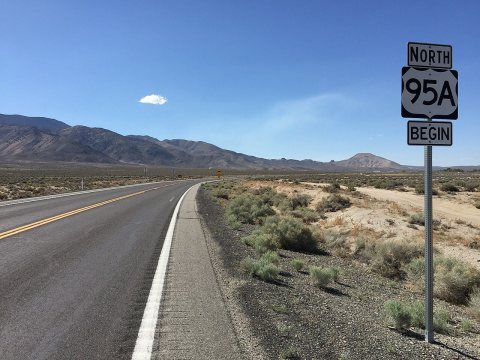 2015-04-29 15 44 13 View north from the south end of Alternate U.S. Route 95 in