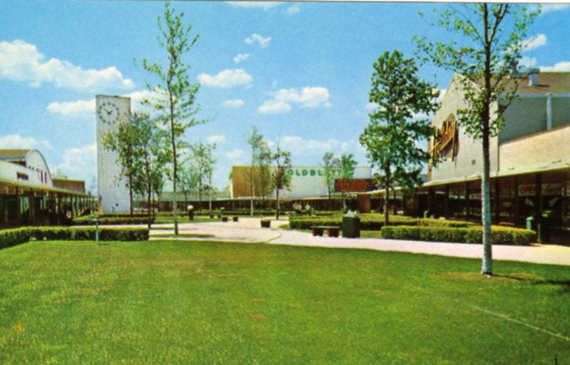 K17 Shopping Center. Ektachrome by Brock. (NBY 1053)