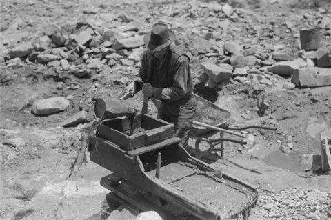 Gold mining rocker box