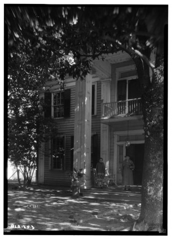 CLOSE- UP OF NORTH END OF FRONT ELEVATION - Magnolia Grove, State Highway 25, Dayton, Marengo County, AL HABS ALA,46-DA…