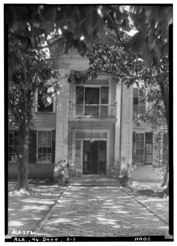 CLOSE- UP OF FRONT ENTRANCE - Magnolia Grove, State Highway 25, Dayton, Marengo County, AL HABS ALA,46-DAYT,2-1