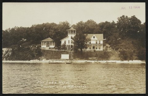 Fox Lake Hotel