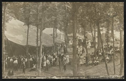 A typical crowd at the Litchfield-Hillsboro Chautauqua