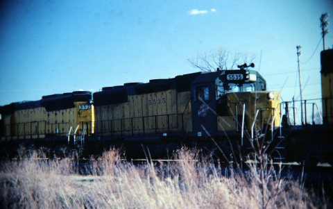 Chicago & North Western CNW 5535 (GP40) & 952 (SD45)