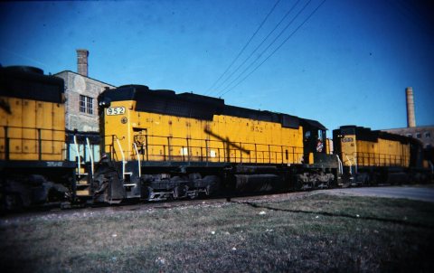 Chicago & North Western CNW 952 (SD45) & 6815 (SD40-2)