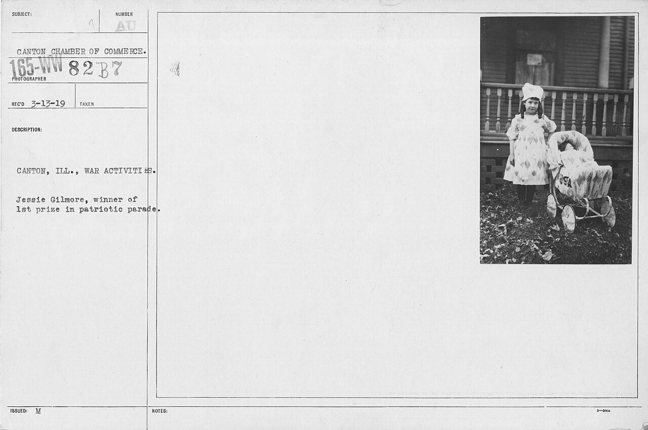 Ceremonies - Illinois thru Massachusetts - Canton, Ill., war activities. Jessie Gilmore, winner of 1st prize in patriot…