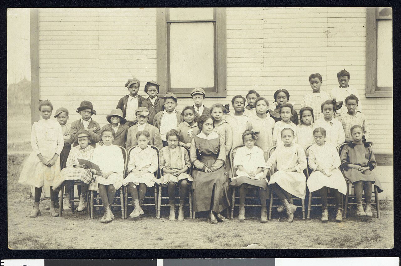 Third- and fourth-grade clases at the Lincoln School, Centralia, Illinois, 1916-1917 (scl-mss064-0434~1)