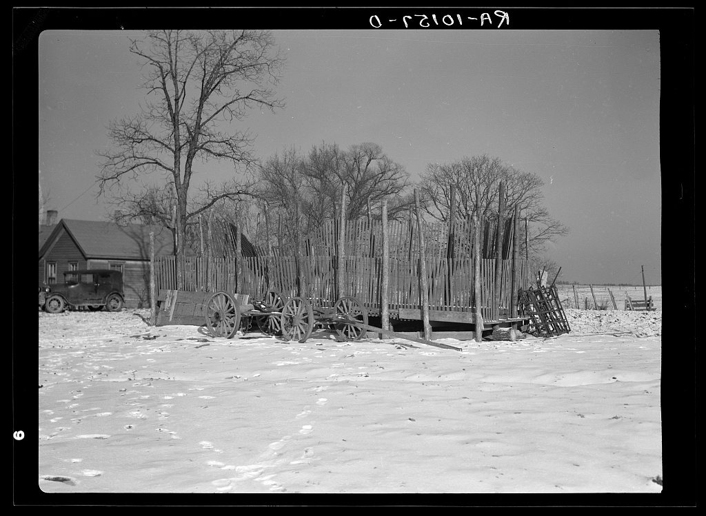 Corncrib on James Simmons farm near Marseilles, Illinois