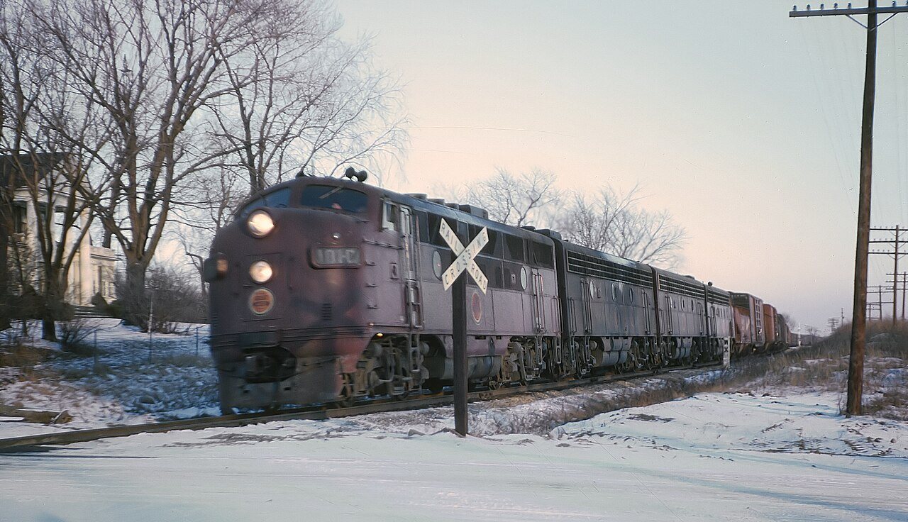 CGW 101C (F3A) Westbound manifest freight -143 crossing Main St. and approaching the Gretna (Carol Stream), Illinois st…
