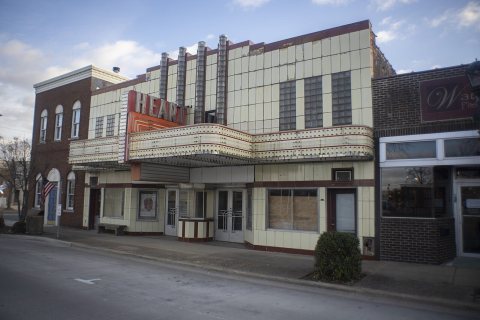 Heart Theater in Effingham, Illinois - Flickr - Joe K Gage