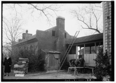 FRONT AND SIDE VIEW OF OLD SLAVE KITCHEN, N.W. - Borders-Blackman House, DeArmanville-Choccolocco Road, Oxford, Calhoun…