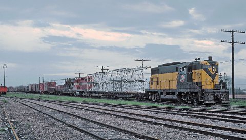 More of Roger Puta's C&NW - 6 Photos