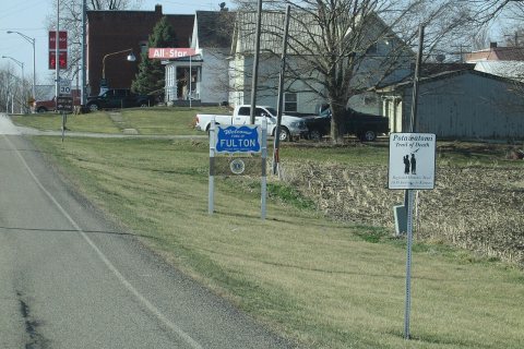 Fulton sign 2488